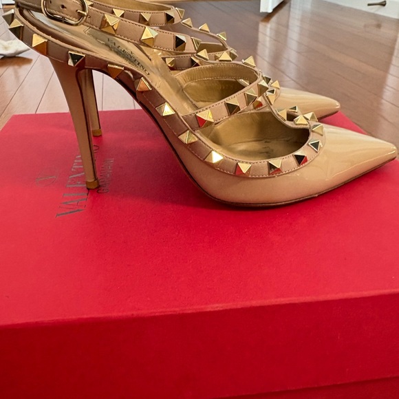Valentino Garavani Beige Studded Heels - Picture 10 of 13